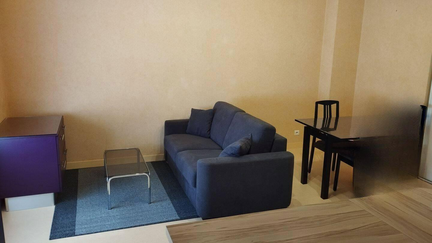 
                                                Location
                                                 T2 meublé 40 m² BAIL ETUDIANT / Place parking