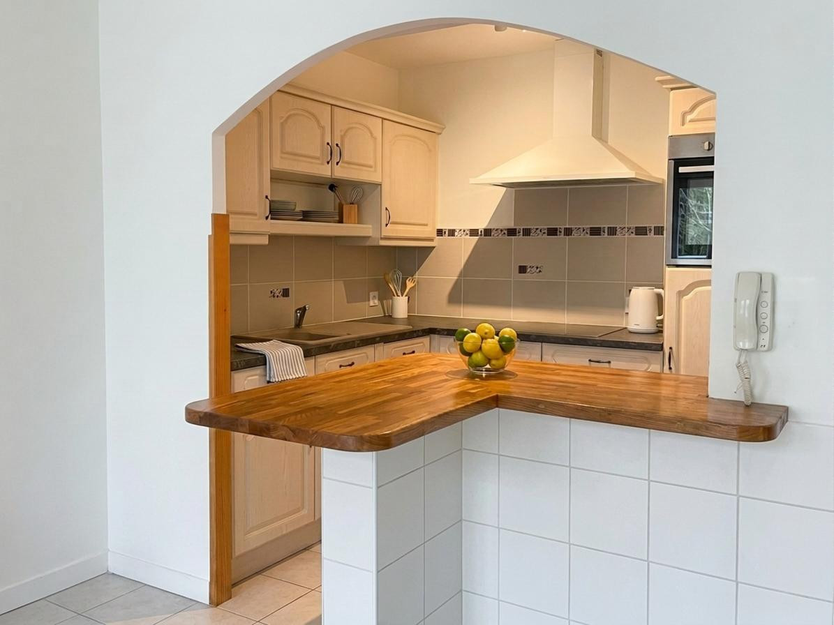 
                                                Location
                                                 T2 meublé 42 m² –Cassis centre– première location
