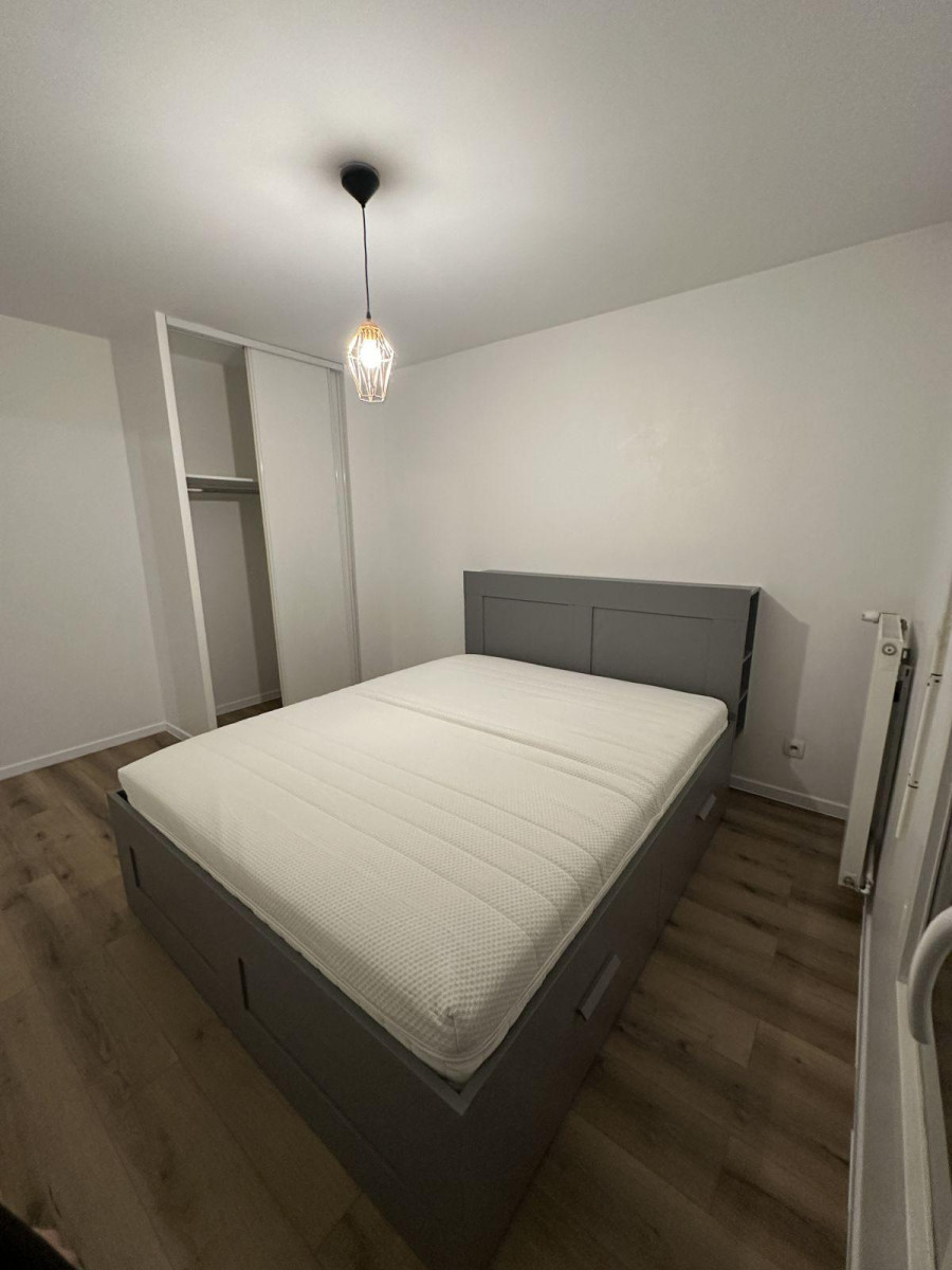 
                                                Location
                                                 T2 MEUBLÉ 42 m² + PARKING  PUTEAUX