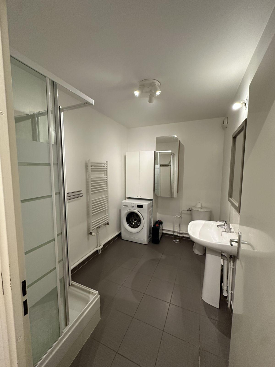 
                                                Location
                                                 T2 MEUBLÉ 42 m² + PARKING  PUTEAUX