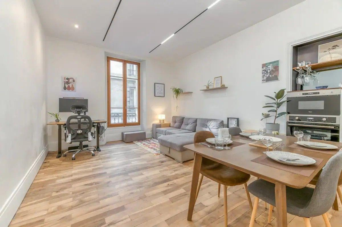 
                                                Location
                                                 T2 meublé 42m² entièrement rénové