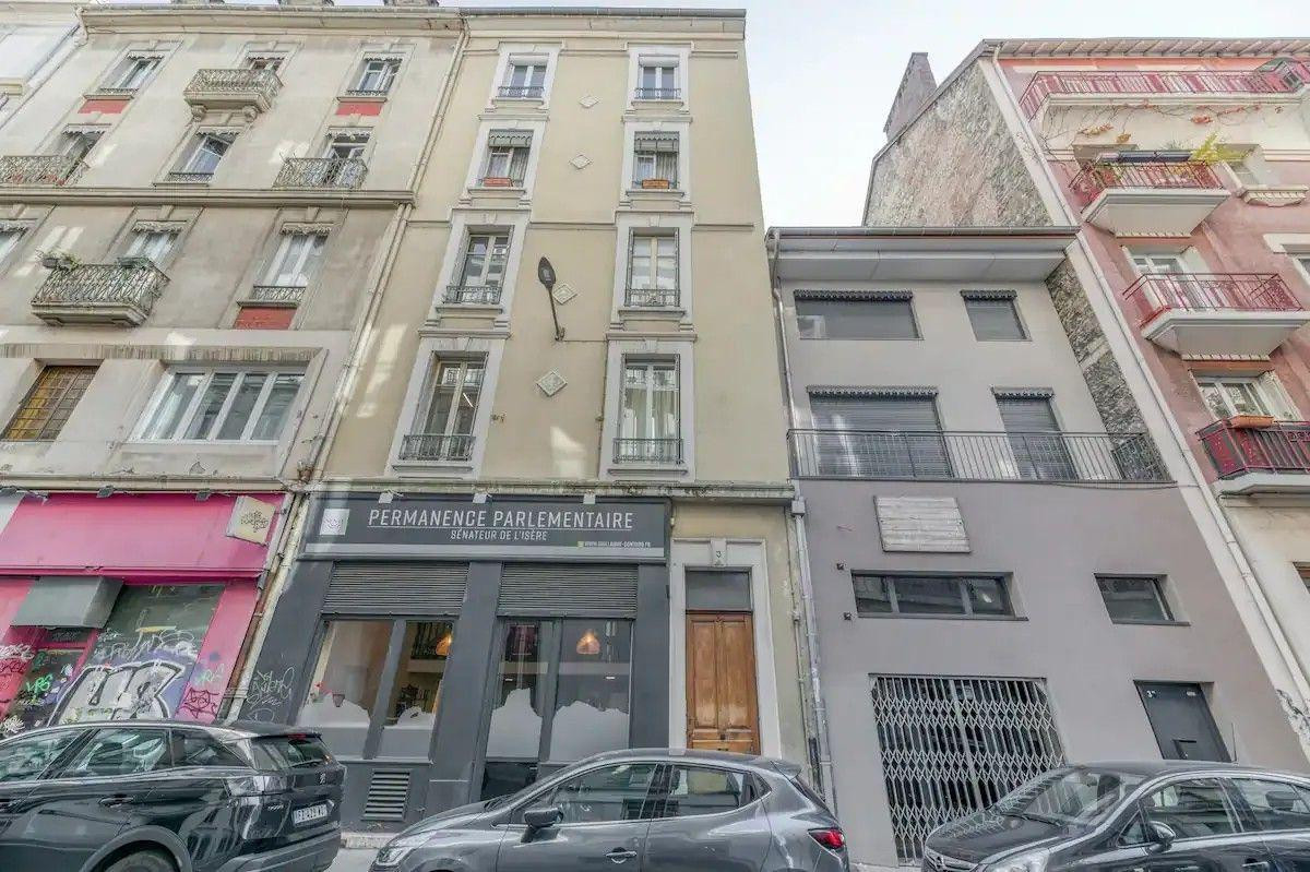 
                                                Location
                                                 T2 meublé 42m² entièrement rénové