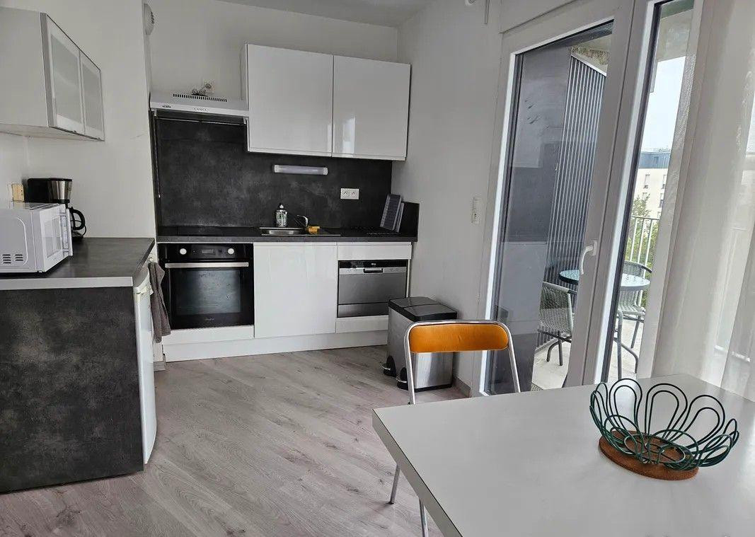 
                                                Location
                                                 T2 meublé 44m² lumineux + 19m² de balcon couvert