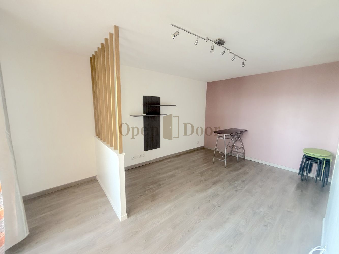 
                                                Location
                                                 T2 MEUBLÉ 45 m² · BALCON · PARKING — SEVRAN