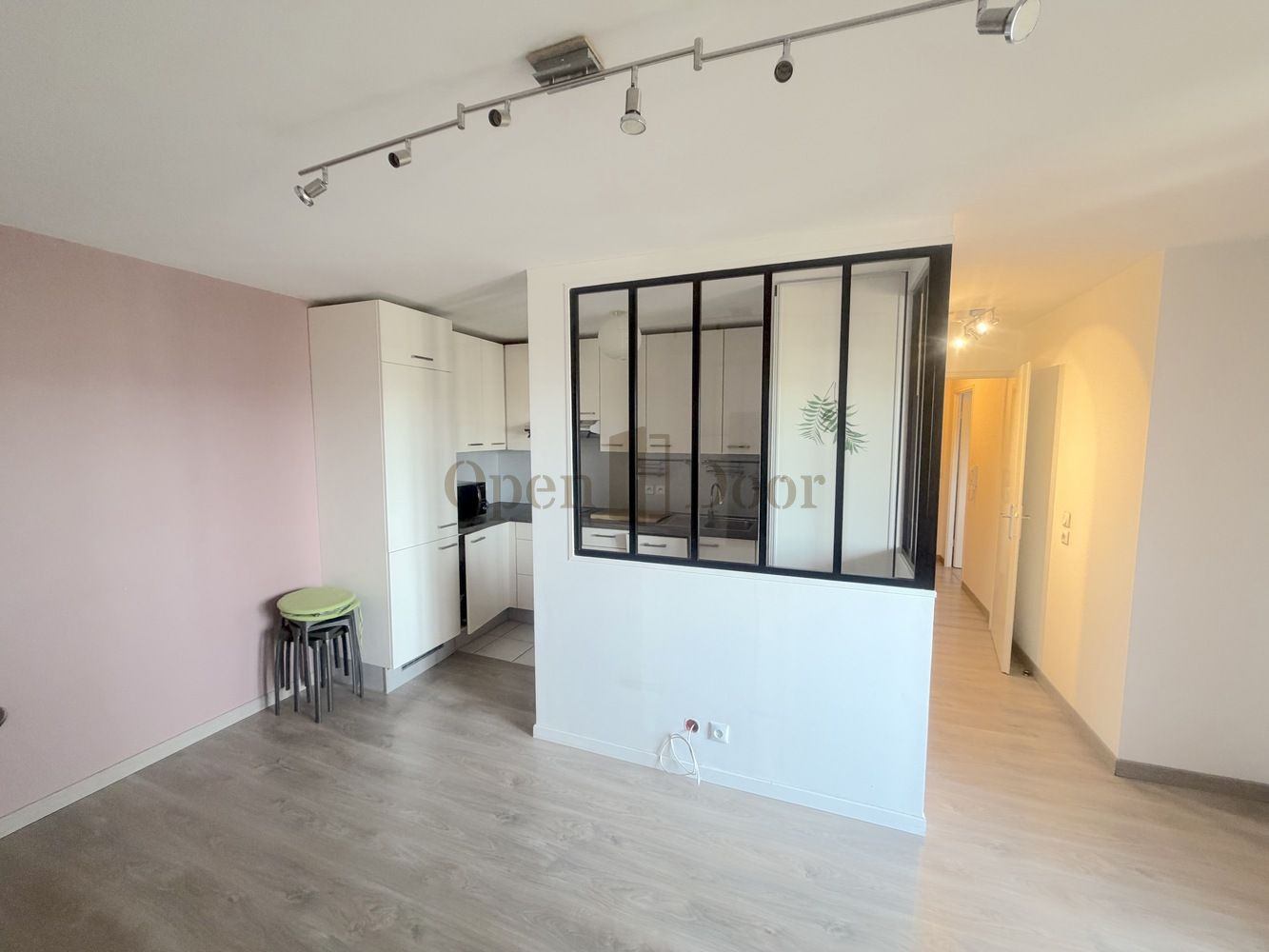 
                                                Location
                                                 T2 MEUBLÉ 45 m² · BALCON · PARKING — SEVRAN