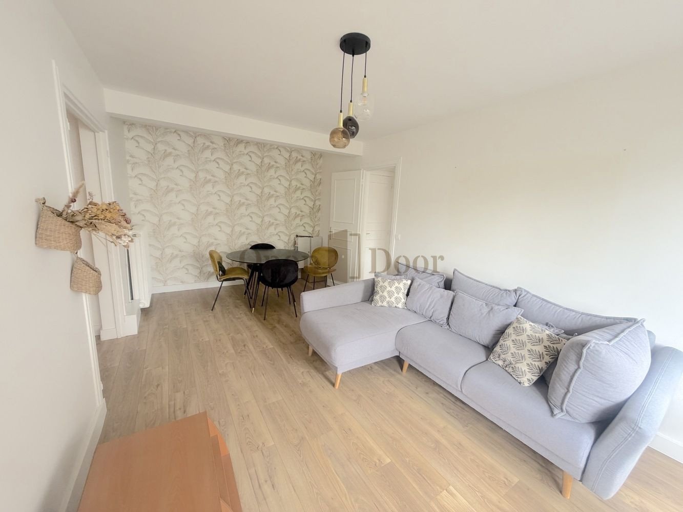 
                                                Location
                                                 T2 MEUBLÉ 46 m² · BALCON · BOX — LE RAINCY