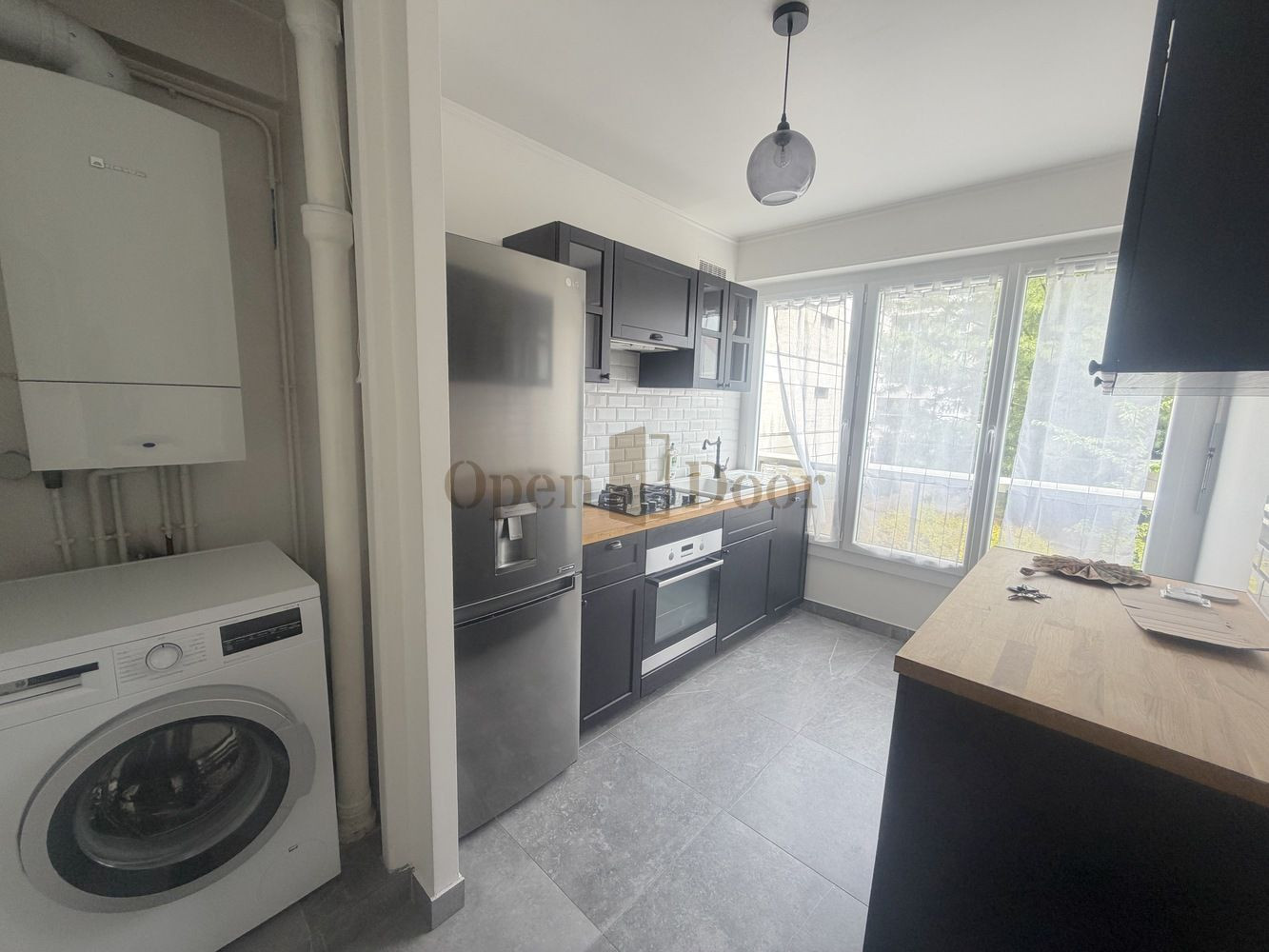 
                                                Location
                                                 T2 MEUBLÉ 46 m² · BALCON · BOX — LE RAINCY
