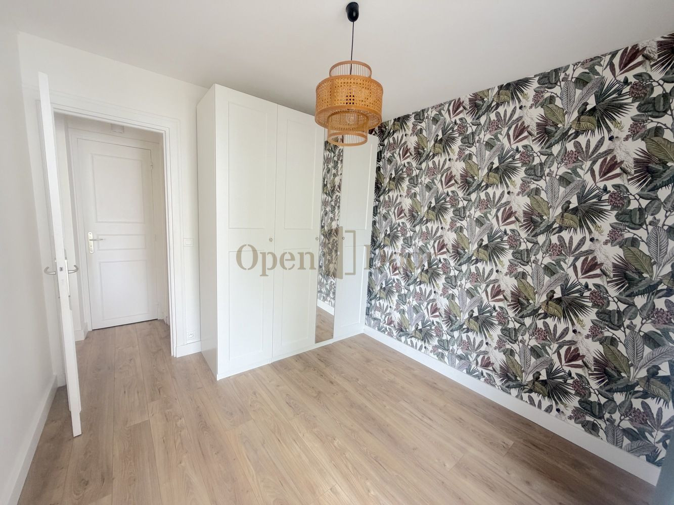 
                                                Location
                                                 T2 MEUBLÉ 46 m² · BALCON · BOX — LE RAINCY