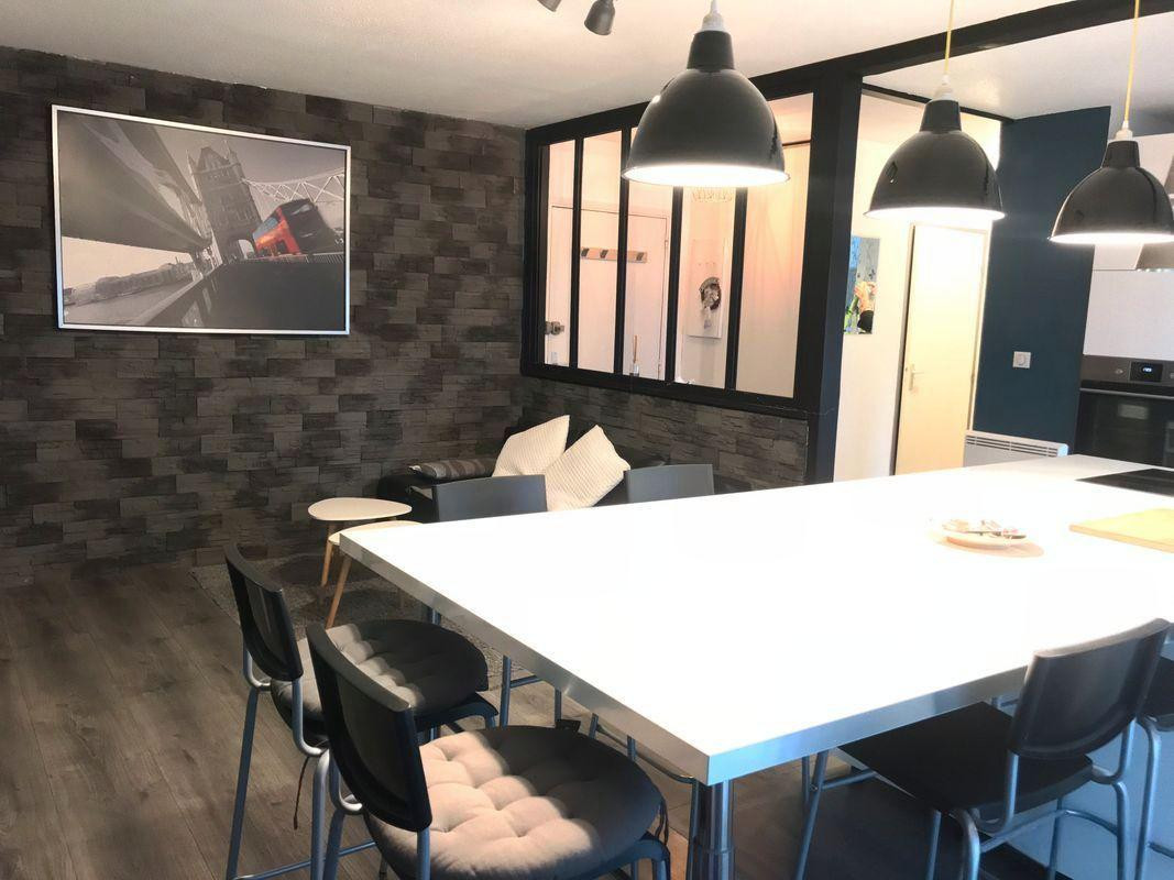 
                                                Location
                                                 T2 meuble 48m² + terrasse + parking + cave