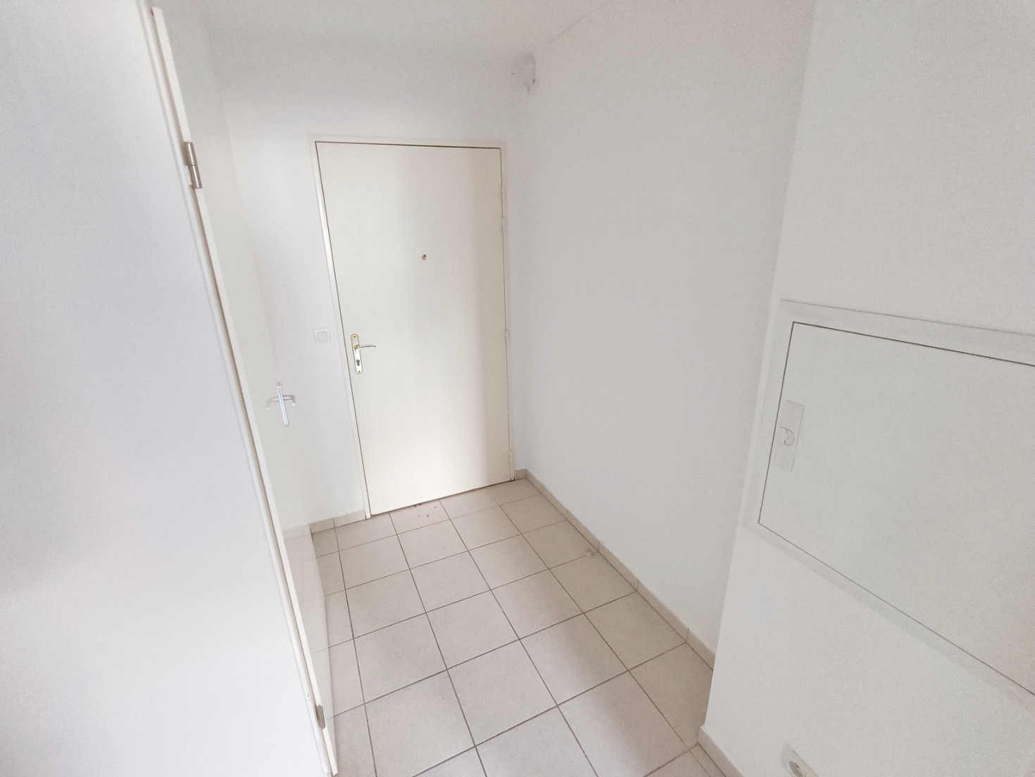 
                                                Location
                                                 T2 meublé 48m2 avec parking - Val d'Avre