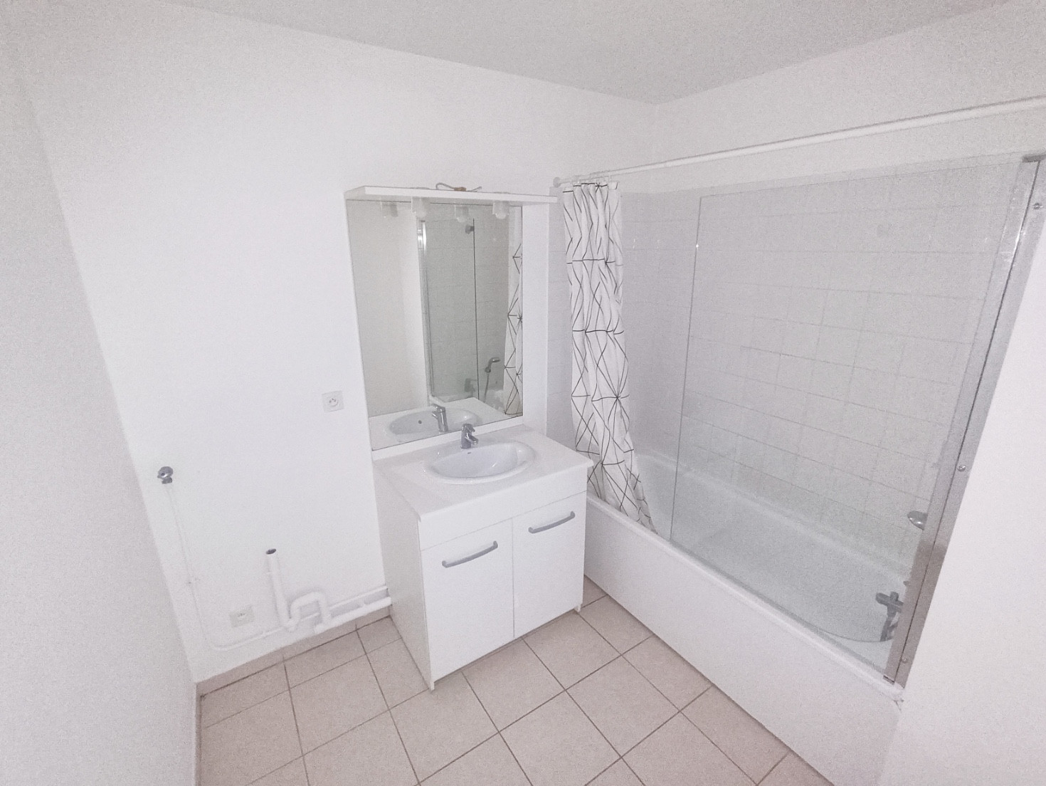 
                                                Location
                                                 T2 meublé 48m2 avec parking - Val d'Avre