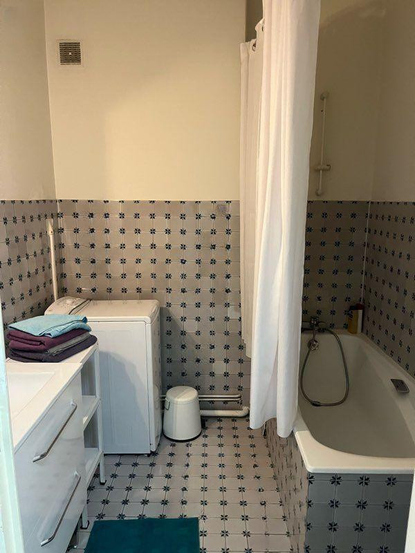 
                                                Location
                                                 T2 meublé 49m2, tram au pied, charme de l’ancien