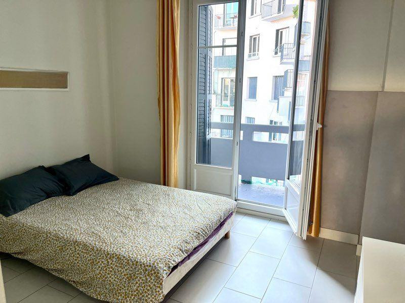 
                                                Location
                                                 T2 meublé 49m2, tram au pied, charme de l’ancien
