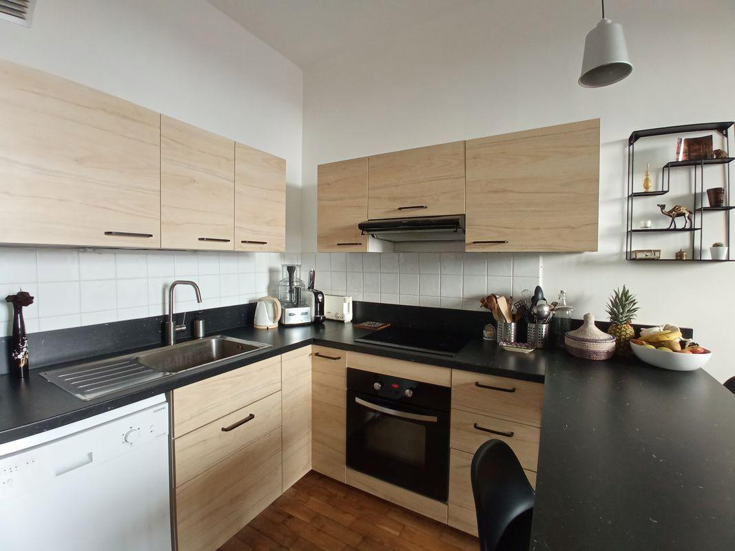 
                                                Location
                                                 T2 meublé 50m² – Monplaisir