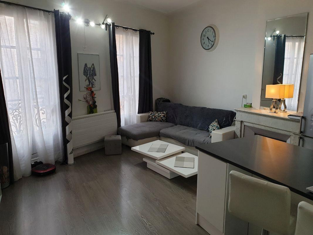 
                                                Location
                                                 T2 Meublé 55m2, panier 2eme étage