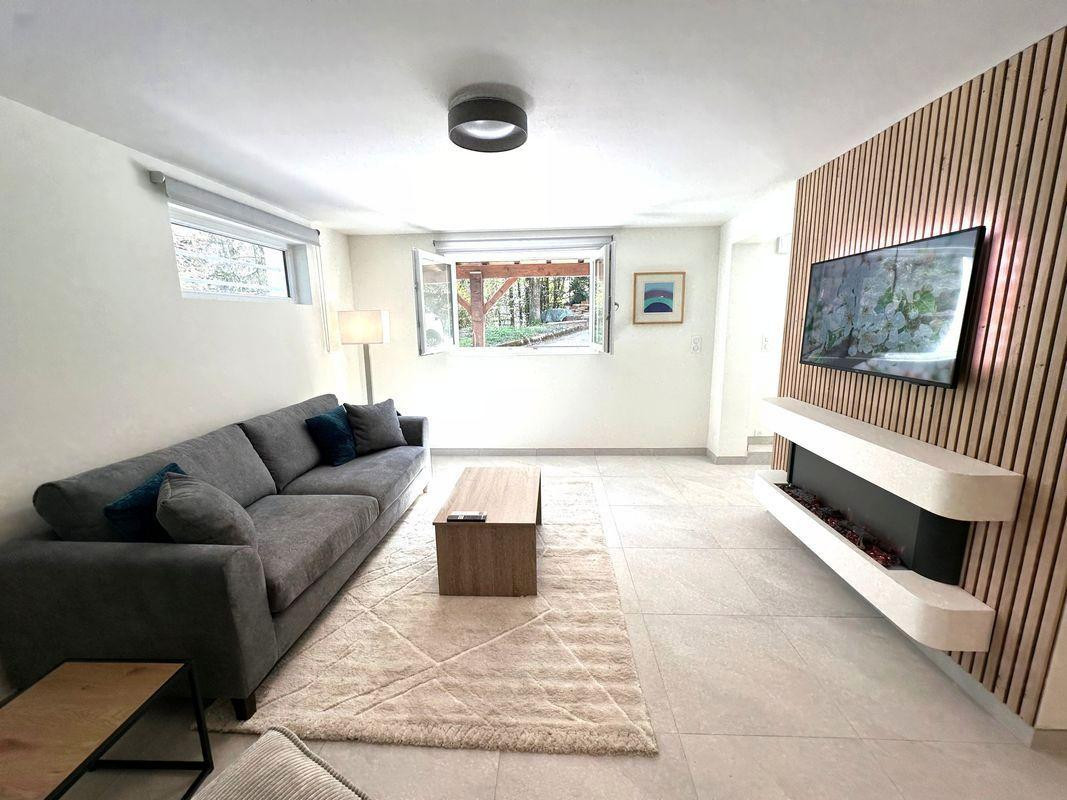 
                                                Location
                                                 T2 . Meublé . 57m2 . Collonges