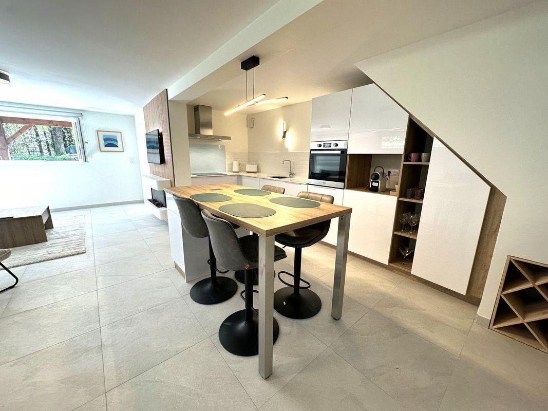
                                                Location
                                                 T2 . Meublé . 57m2 . Collonges