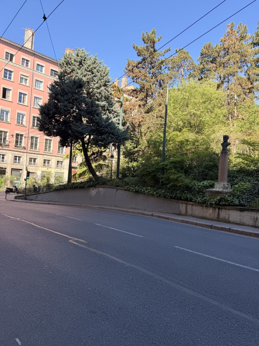 
                                                Location
                                                 T2 meublé à LYON 1