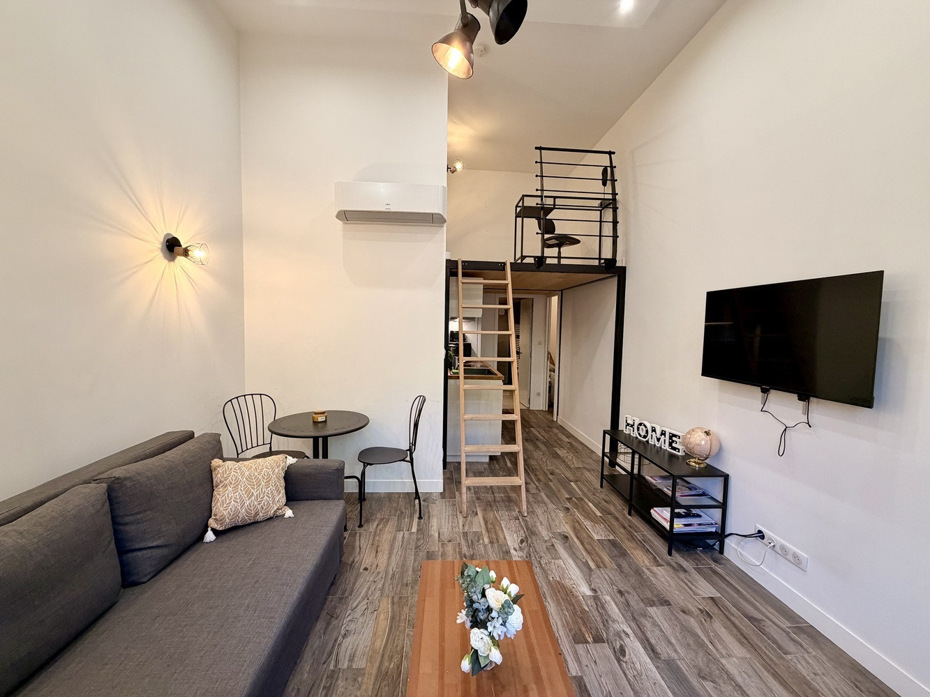 
                                                Location
                                                 T2 meublé à LYON 1