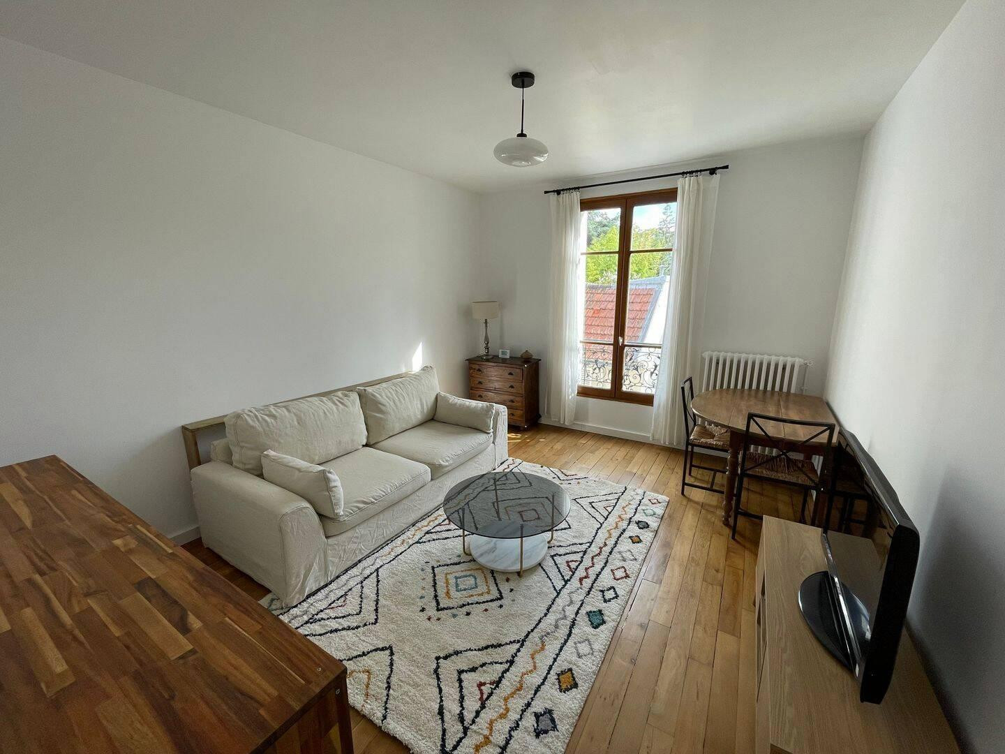 
                                                Location
                                                 T2 meublé à Vanves centre