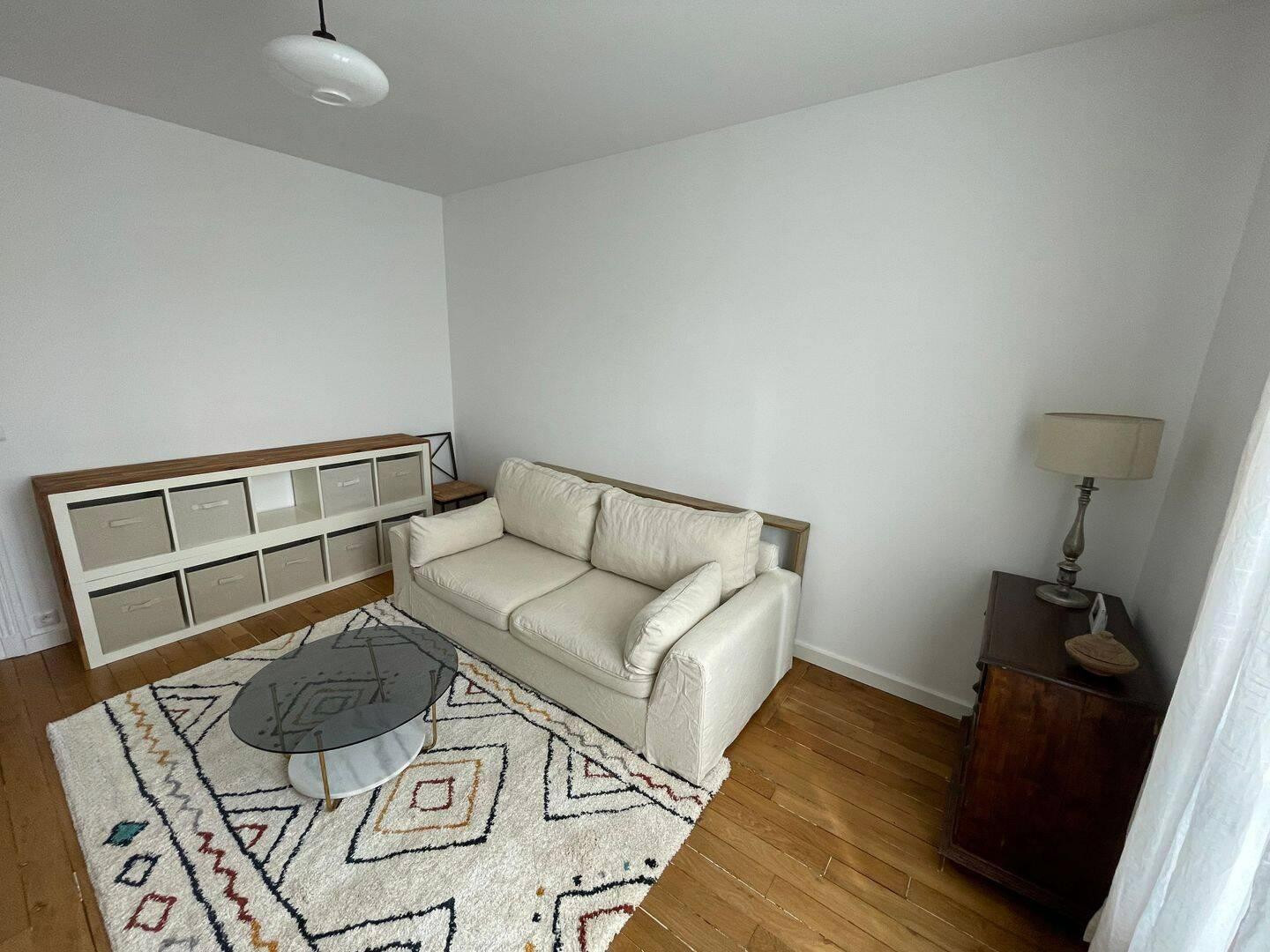
                                                Location
                                                 T2 meublé à Vanves centre