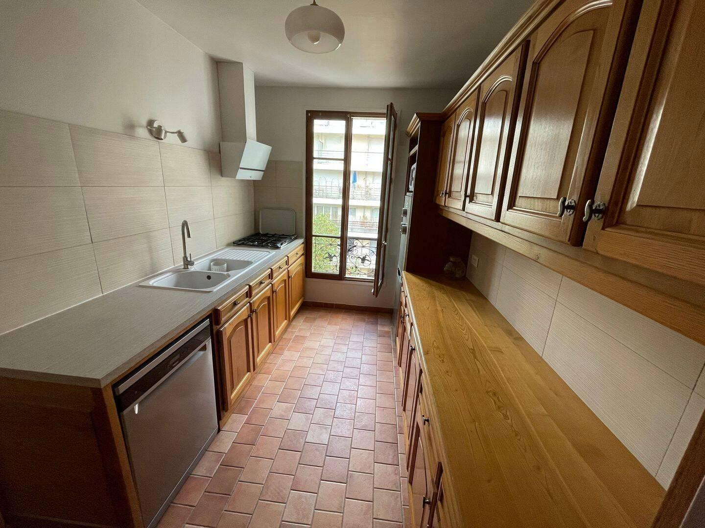 
                                                Location
                                                 T2 meublé à Vanves centre