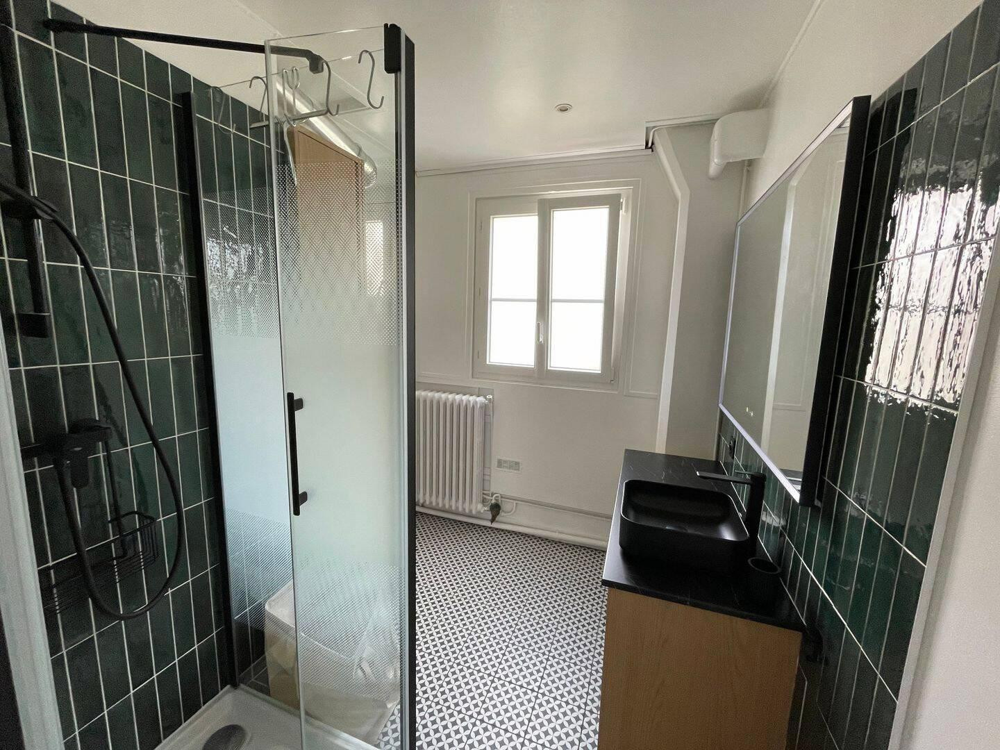 
                                                Location
                                                 T2 meublé à Vanves centre