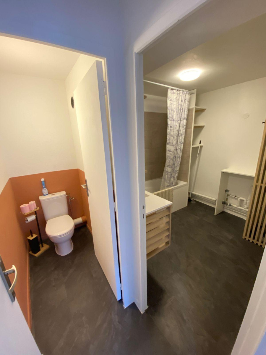 
                                                Location
                                                 T2 meublé au calme rénové