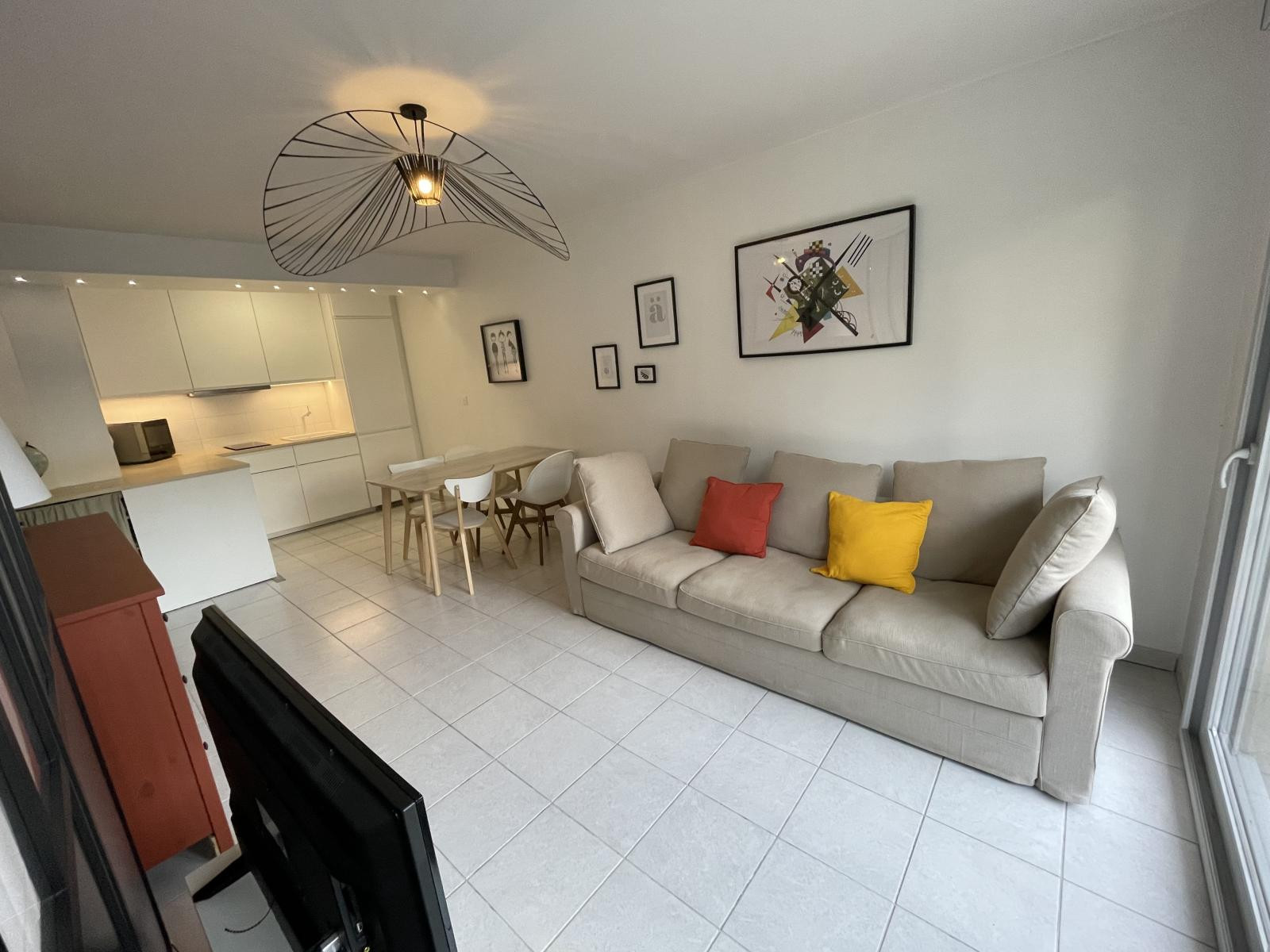
                                                Location
                                                 T2 meublé avec terrasse et un garage