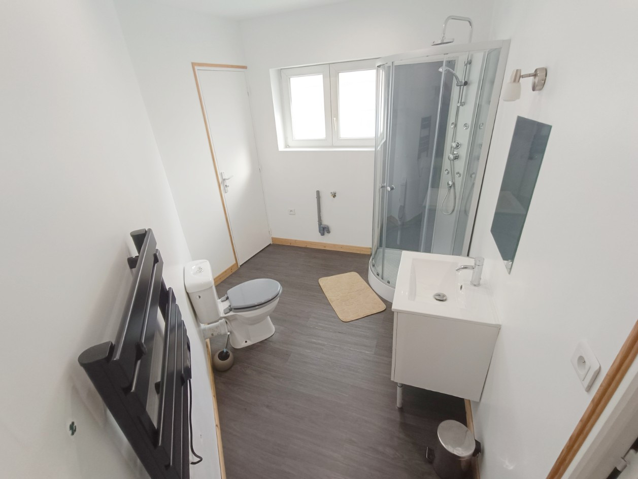 
                                                Location
                                                 T2 meublé avec terrasse – St Acheul- tout compris