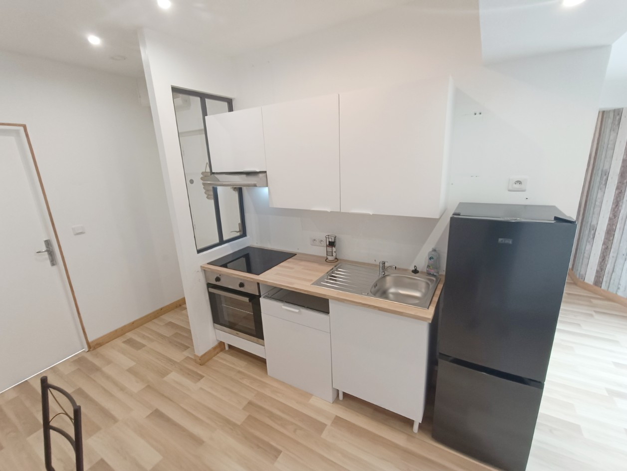 
                                                Location
                                                 T2 meublé avec terrasse – St Acheul- tout compris
