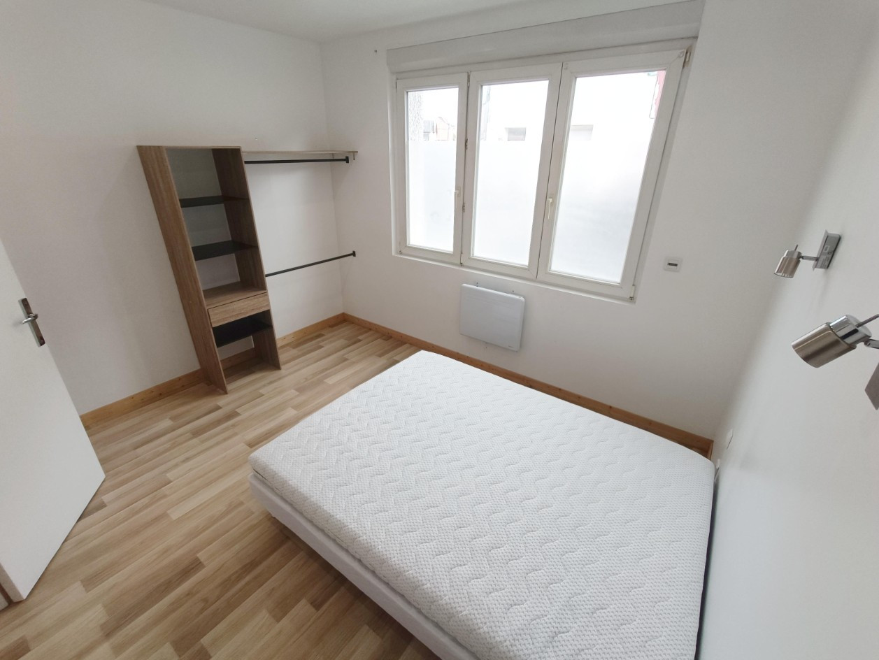
                                                Location
                                                 T2 meublé avec terrasse – St Acheul- tout compris