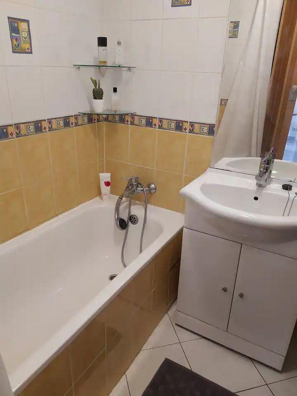 
                                                Location
                                                 T2 meublé Caluire