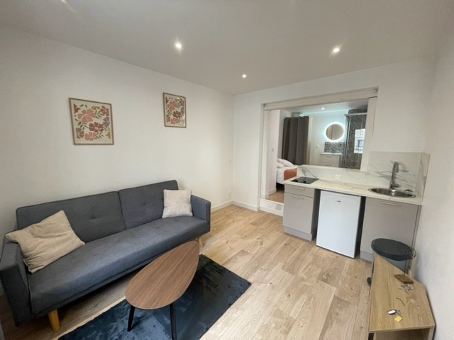 
                                                Location
                                                 T2 MEUBLE + COURETTE proche gare