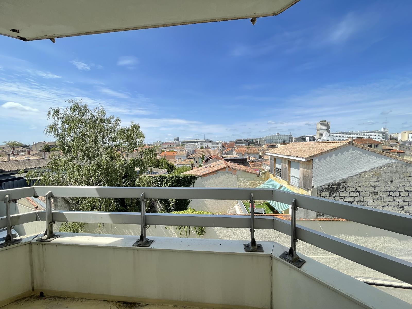 
                                                Location
                                                 T2 meublé de 52 m² – Bordeaux centre