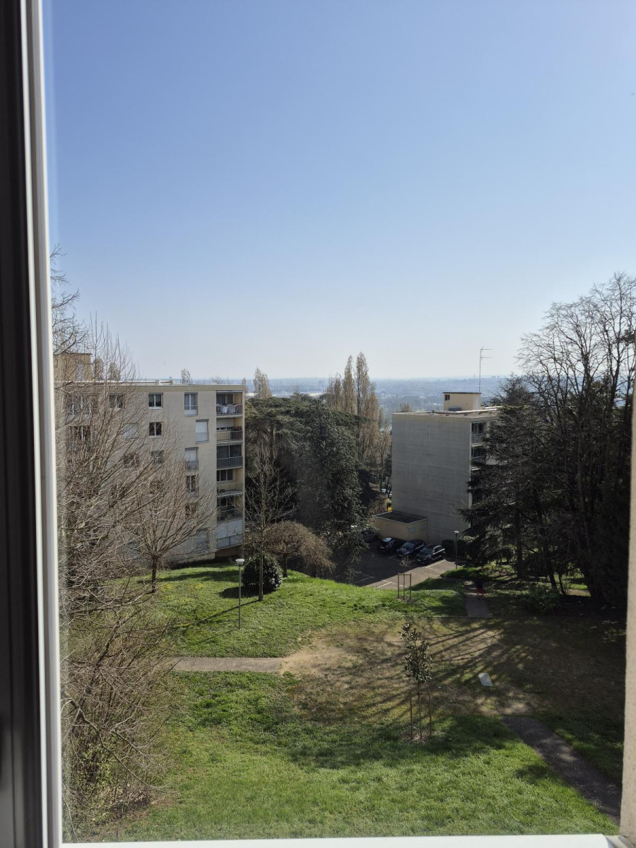 
                                                Location
                                                 T2 meublé de 54,4 m² dans résidence sécurisée