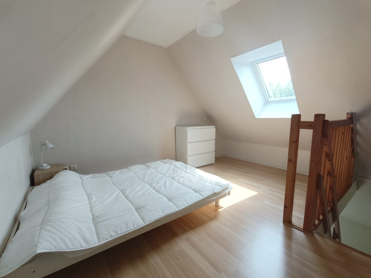 
                                                Location
                                                 T2 meublé en duplex avec parking, quartier St-Leu