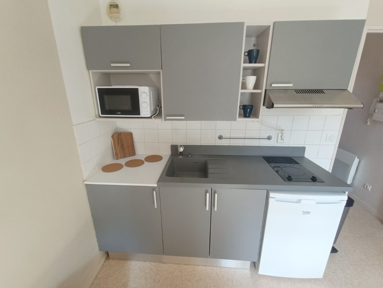 
                                                Location
                                                 T2 meublé en duplex avec parking, quartier St-Leu