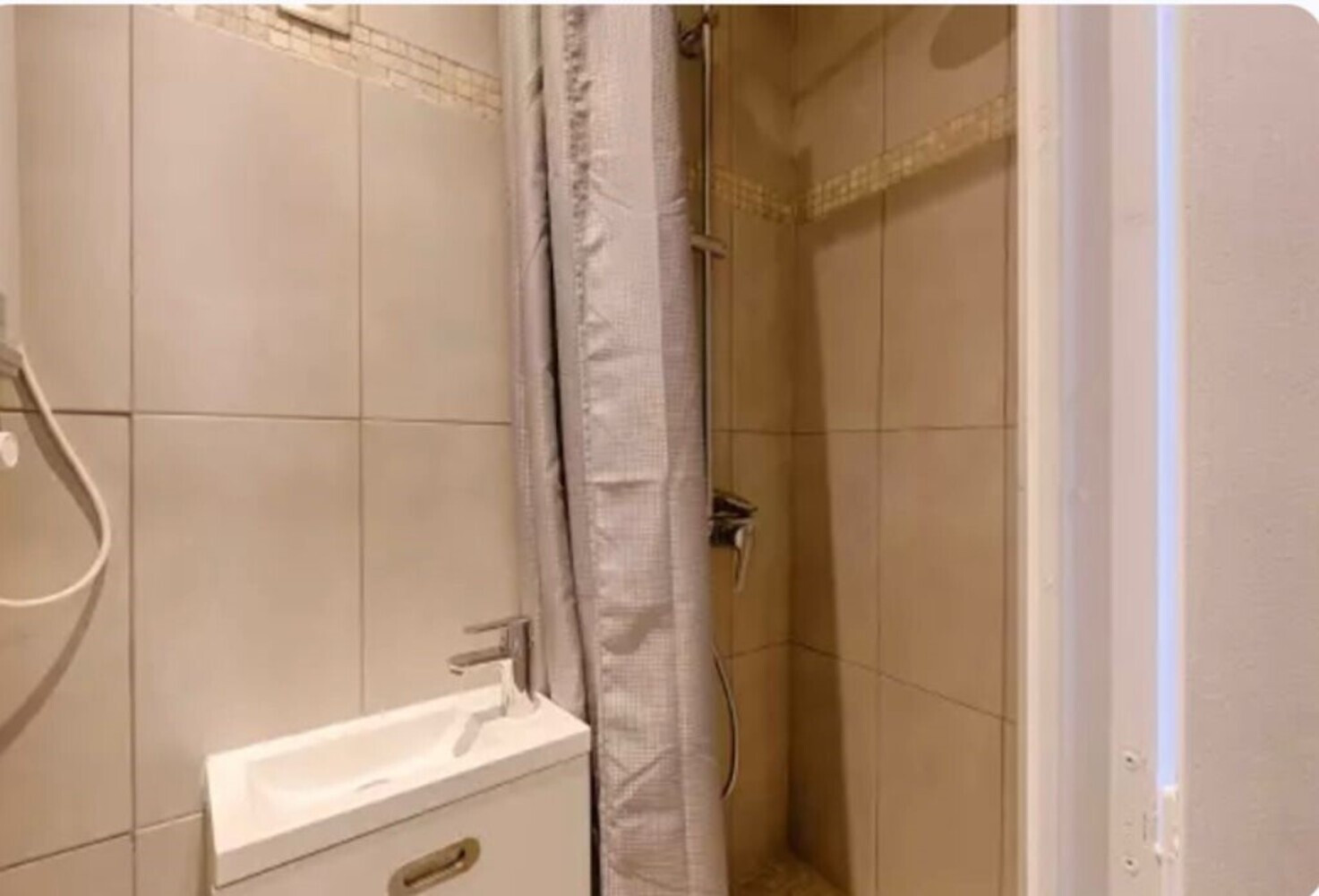 
                                                Location
                                                 T2 meublé et calme,  Rue de Charenton 75012