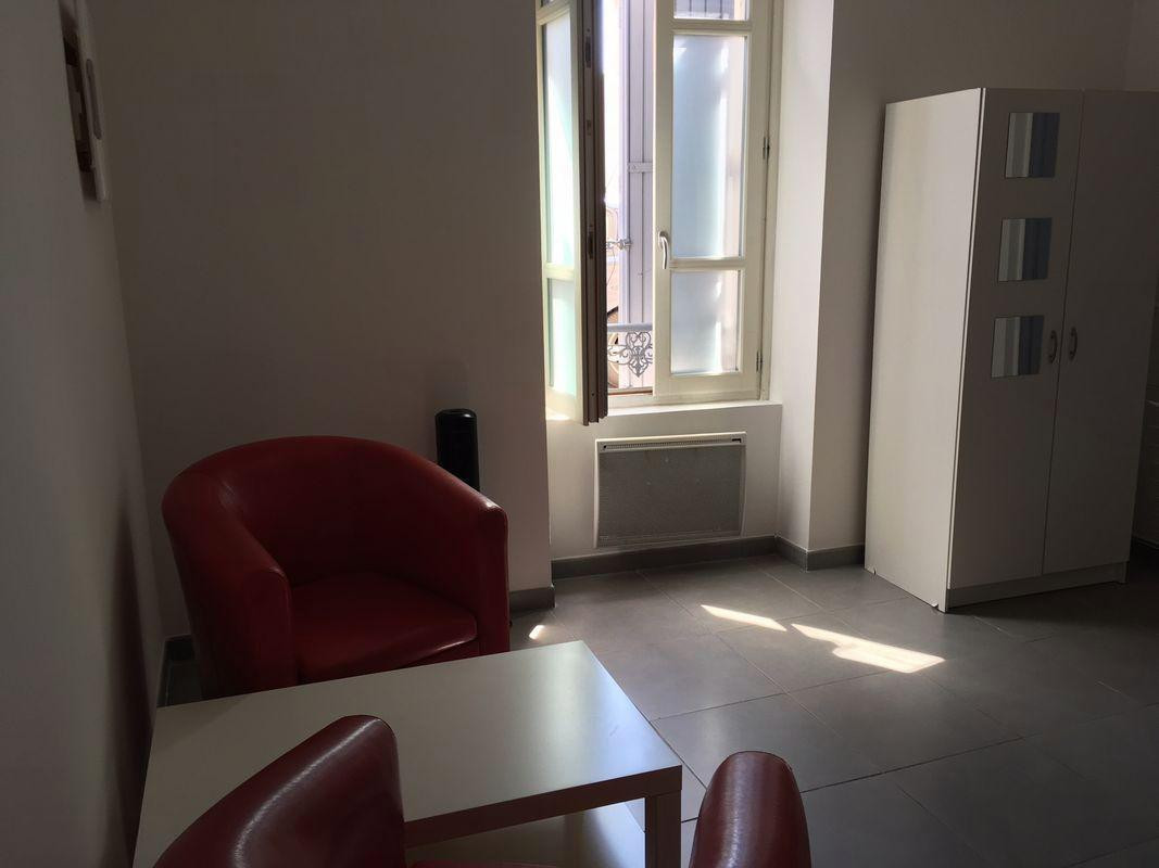 
                                                Location
                                                 T2 meublé intra muros
