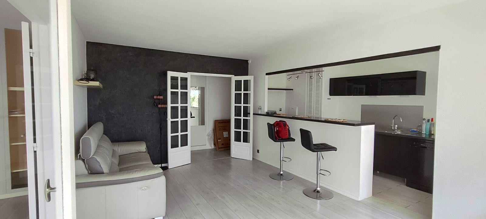 
                                                Location
                                                 T2 meublé lumineux avec balcon, cave et parking