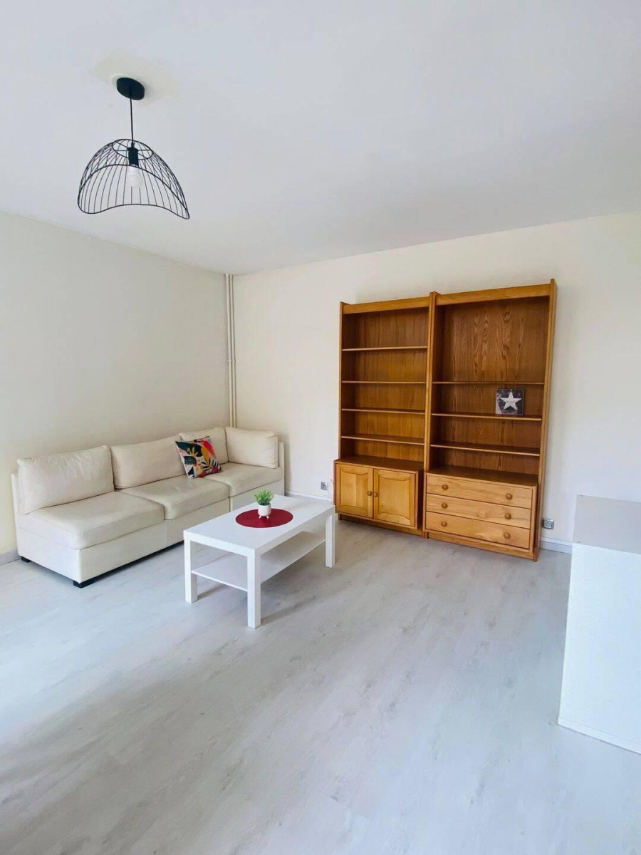 
                                                Location
                                                 T2 meublé lumineux de 53 m² avec jardin privatif d