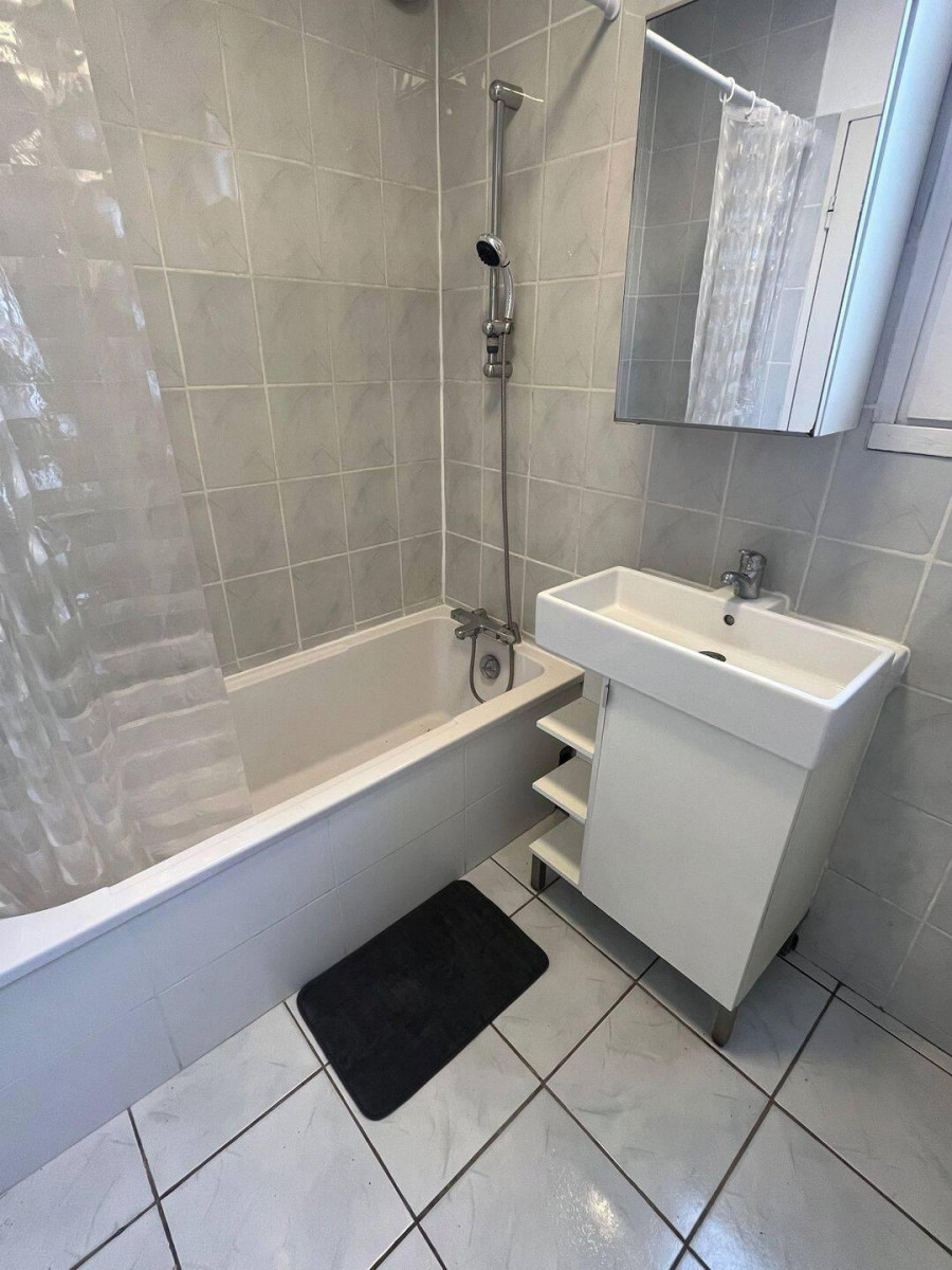 
                                                Location
                                                 T2 meublé lumineux de 53 m² avec jardin privatif d