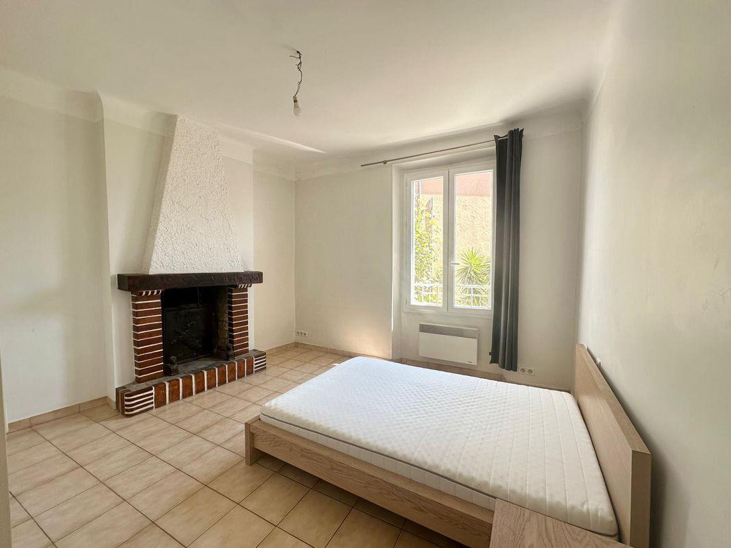 
                                                Location
                                                 T2 meublé Marseille 9ème