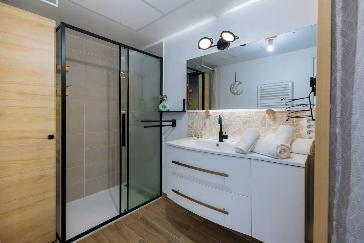 
                                                Location
                                                 T2 meublé neuf, balcon et parking