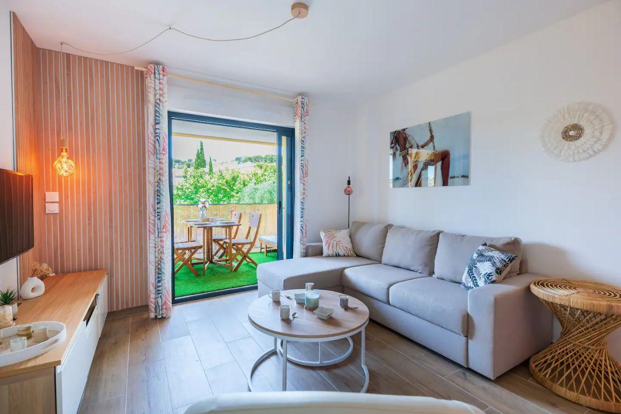 
                                                Location
                                                 T2 meublé neuf, balcon et parking