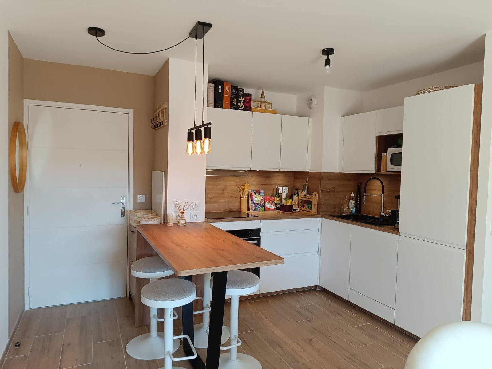 
                                                Location
                                                 T2 meublé neuf, balcon et parking