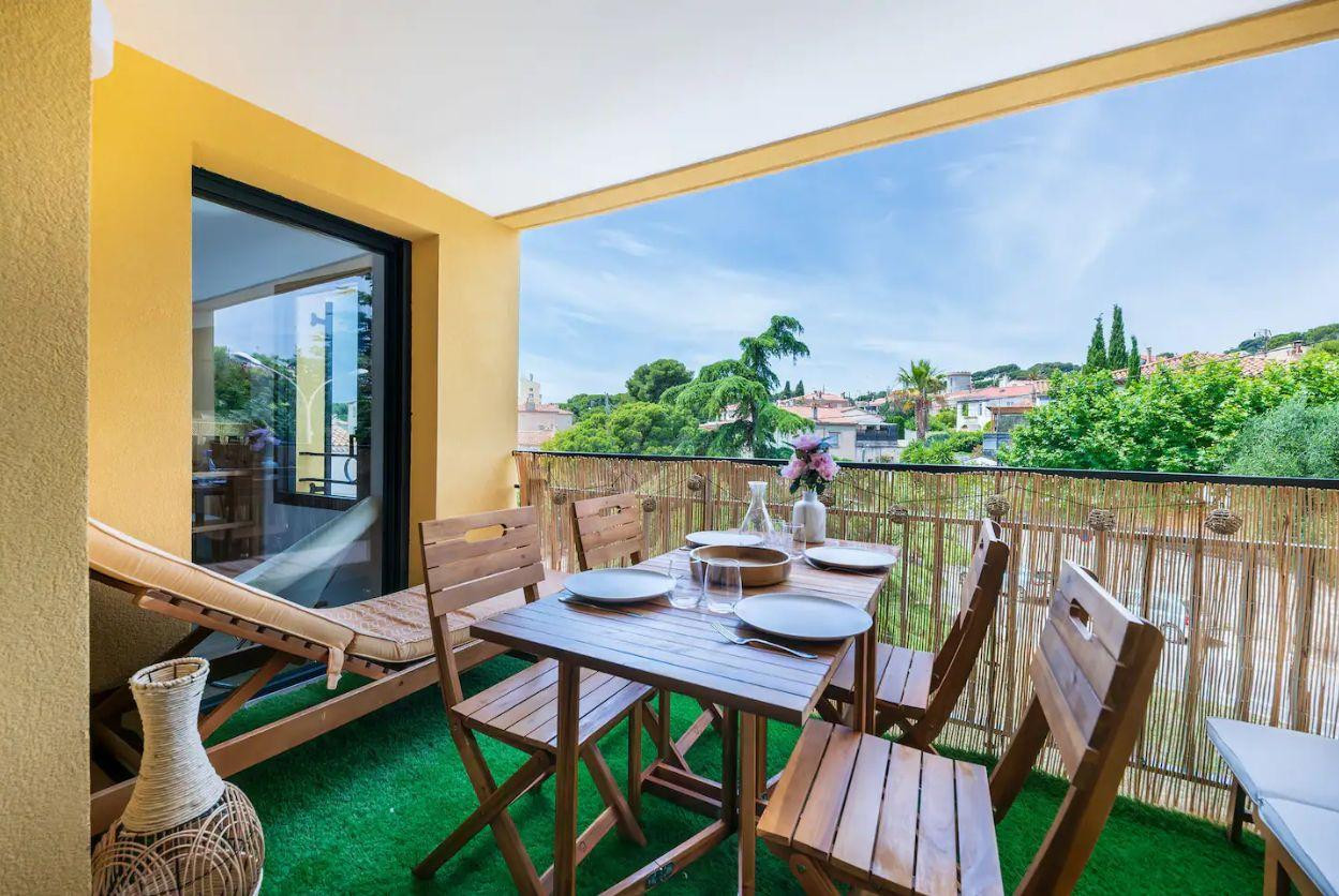 
                                                Location
                                                 T2 meublé neuf, balcon et parking