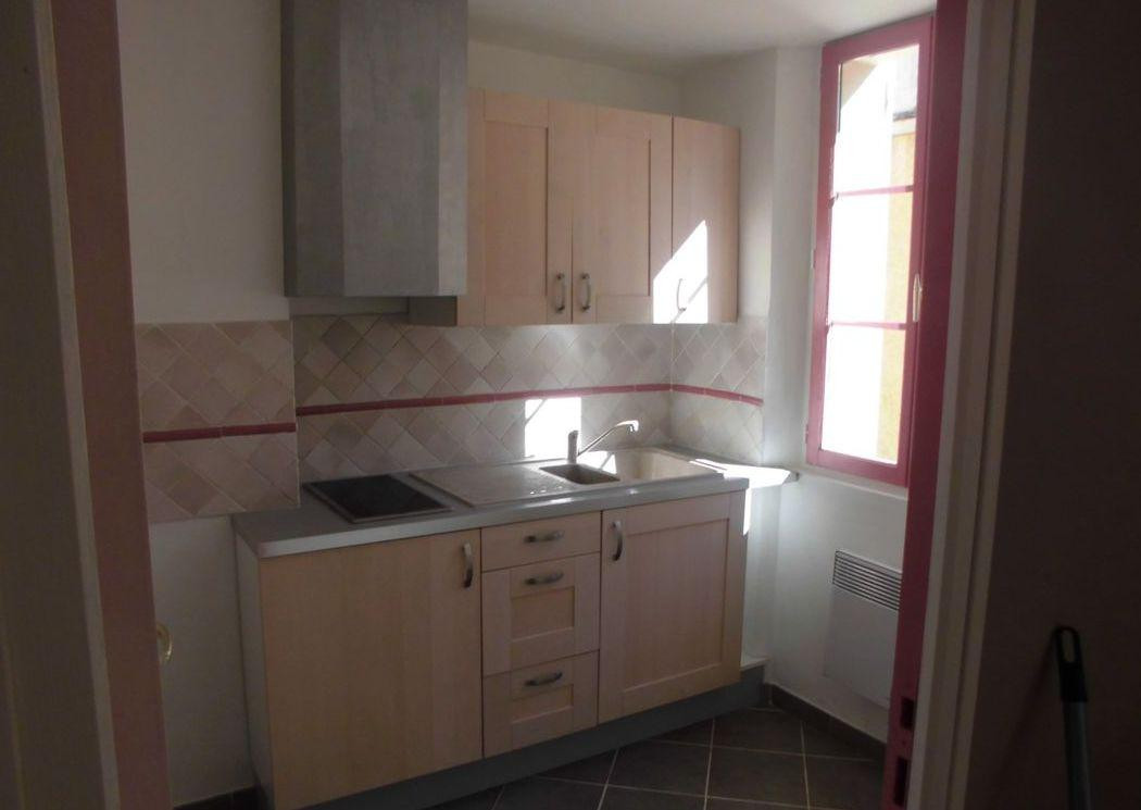 
                                                Location
                                                 T2 meublé proche port