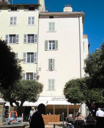 
                                                Location
                                                 T2 meublé proche port